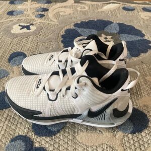 Nike, Mens/Womens Witness VII HO 22 Performance Basketball shoes. Size 6 1/2